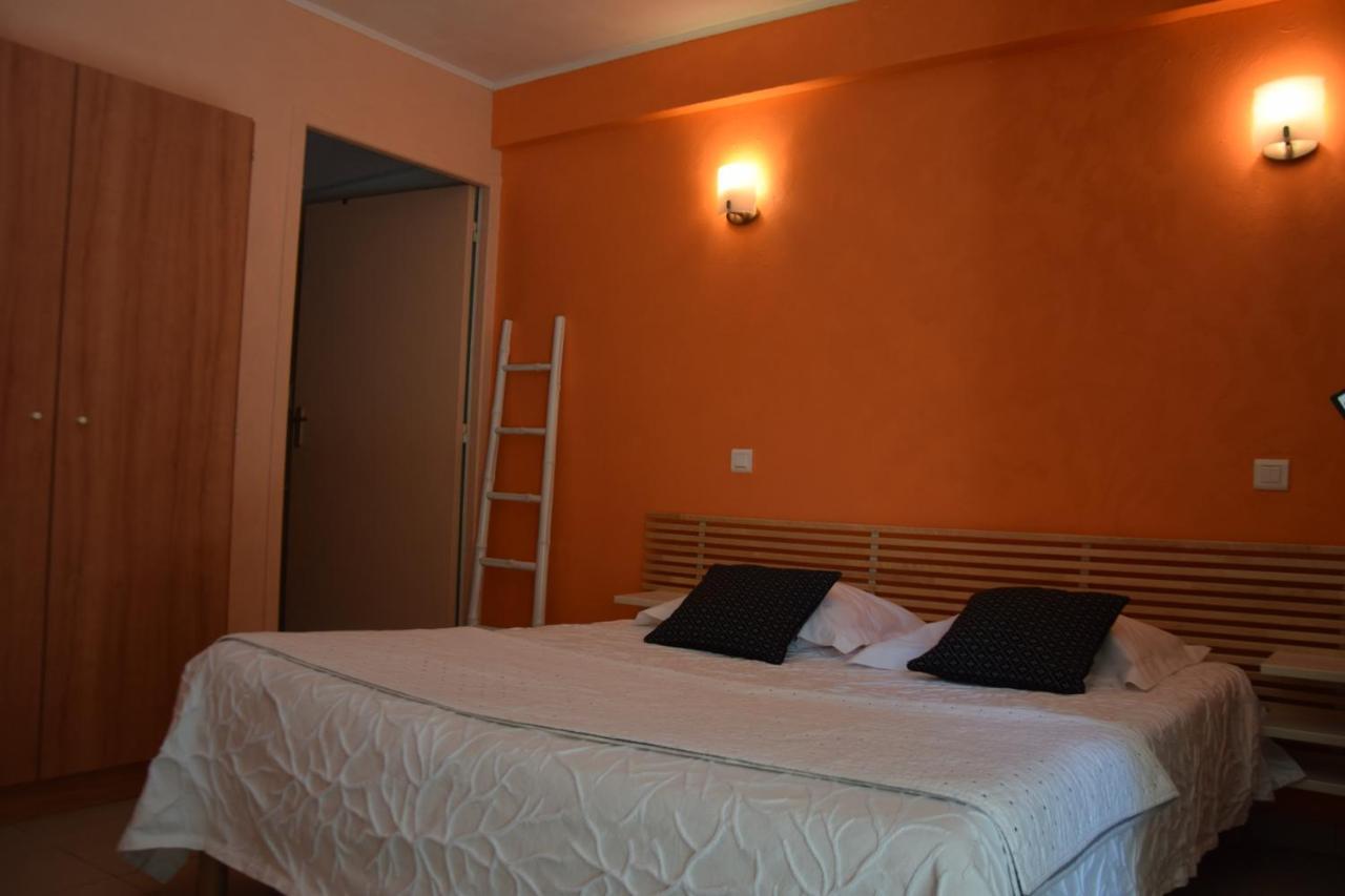 Chambres d'Hôtes L'Orée des Bois Lacrouzette Extérieur photo