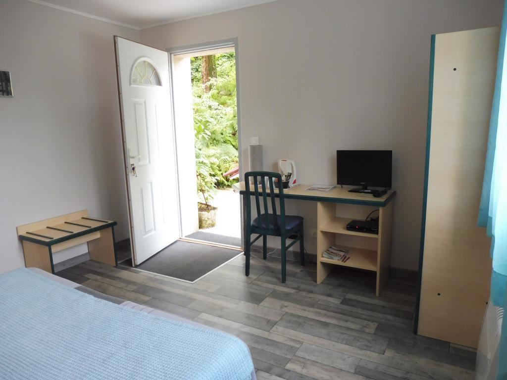 Chambres d'Hôtes L'Orée des Bois Lacrouzette Extérieur photo